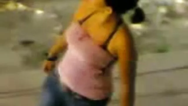 Scopata vicino video sexy hard di casa in pantaloni di pelle cazzo corto e abbondantemente Sborrata la sua figa