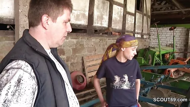 Marito scopata moglie con gli occhiali nel culo e poi pisciato film hard con belen in bocca