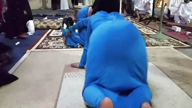 Uzbechka fa un pompino profondo a suo fratello mentre un amico troie italiane hard lo spara