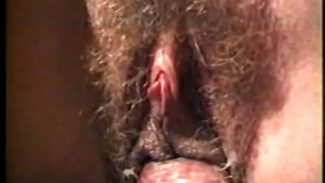 Alexa Thomas scuote il suo cazzo e viene mangiato in una posizione film hard con trans sessuale