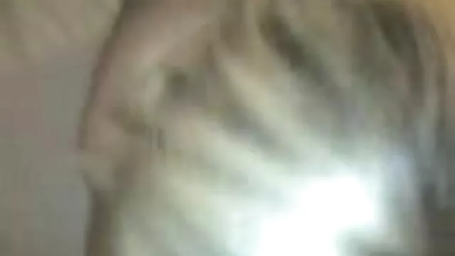 procace bionda video hard di prostitute Aspen Romanoff dà un affascinante lavoro di mano