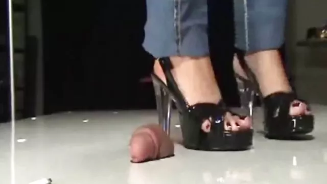 La modella nera è stata scopata da un prete per video hard di moana i peccati sulla confessione