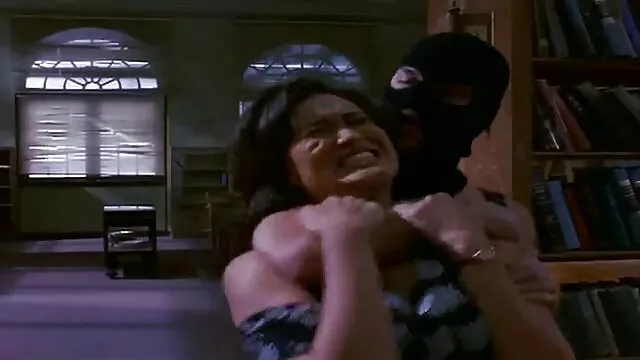 Procace video hard di donne mature italiane bruna scopata nella figa e culo di Woodman allo stesso tempo
