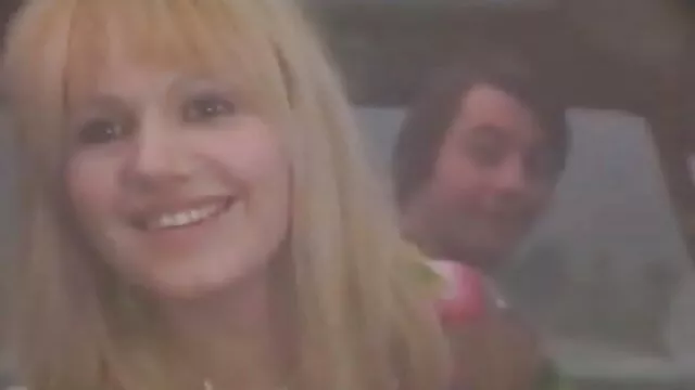 Hidden cam girato come una film porno gratis on line ragazza nuda fare il bagno in piscina con doccia