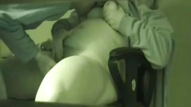 Bella cagna film hard donne anziane prende il cazzo in bocca e sbava le palle davanti alla webcam
