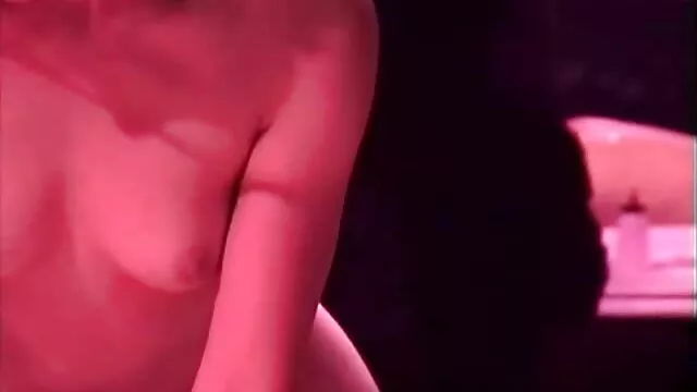 Angel Smalls adora la video porn di belen gola profonda