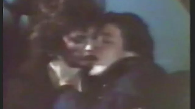 Bionda in rosso si donne con animali porno gratis masturba il cazzo e si strofina il tappo sul boner
