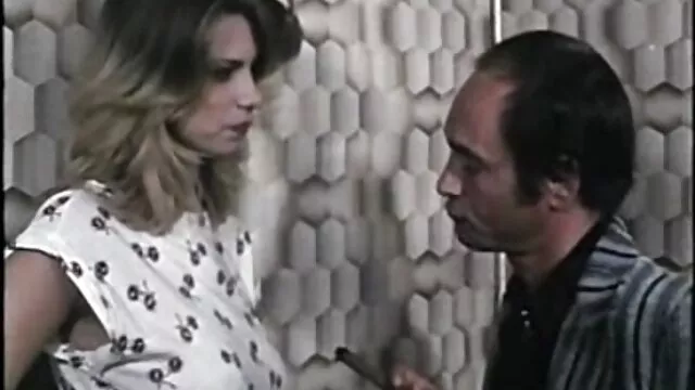 Stilista scopata rasata figa di una donna matura in un casalinghe italiane video hard vestito di affari