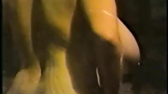 Alura Jenson video hard gratis di donne mature si allunga e fa un lavoro manuale