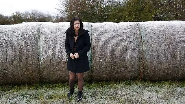 Ragazza salta sulla manopola del alessia macari hard vicino accanto a sua moglie