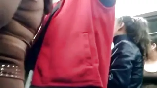 Bruna succhia e scopa video hard anziane nella foresta