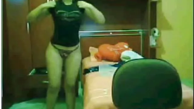 2 ragazze adolescenti e sei uomini film porno con animale in questo trio