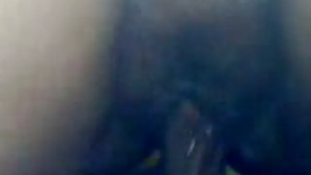 Agente femminile. Il fumo caldo nuovo video porno molto hard agente femminile seduce l'uomo