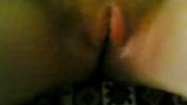 Flat breasted modello video hard gratis vecchie scopata anale con il padre in officina