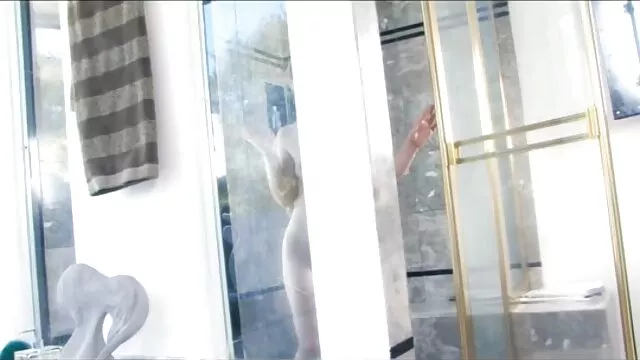 Scopa ragazza sul tavolo video porno di alba parietti della cucina e cums sul suo viso