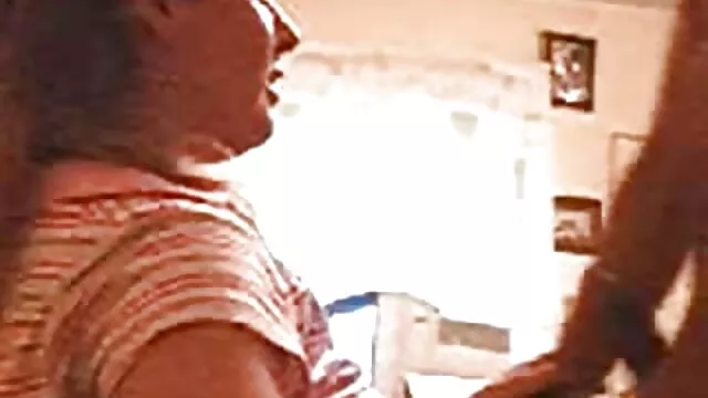 Una folla di Neri cums su film hard di attrici famose una bruna che si masturba